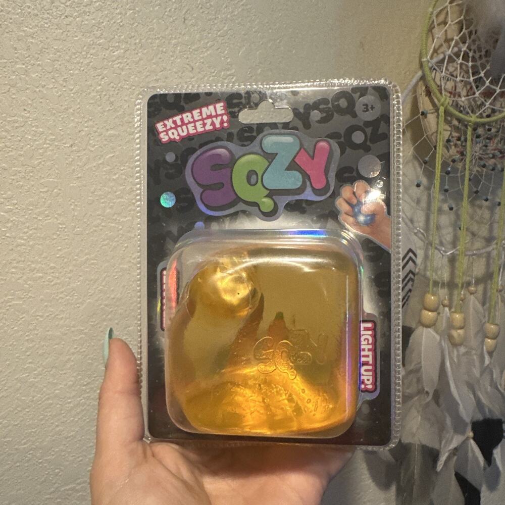 Sunny Days Extreme Squeezy Orange SQZY, Light Up Cube, New In Box